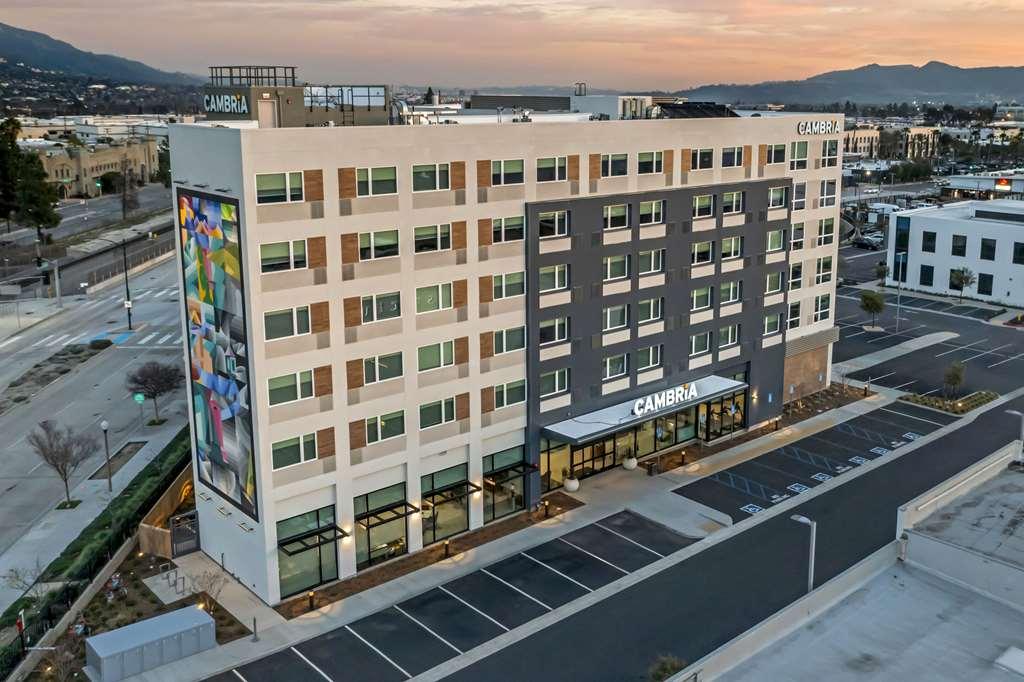 Hotel Cambria Airport 4*