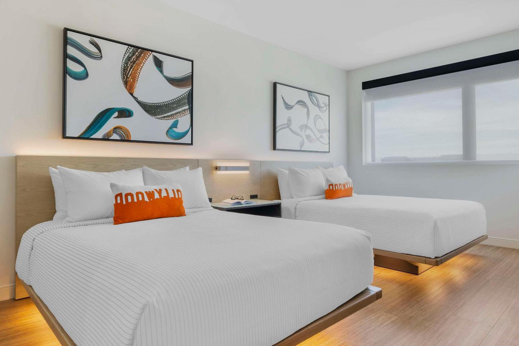 Cambria Airport Hotel 4*