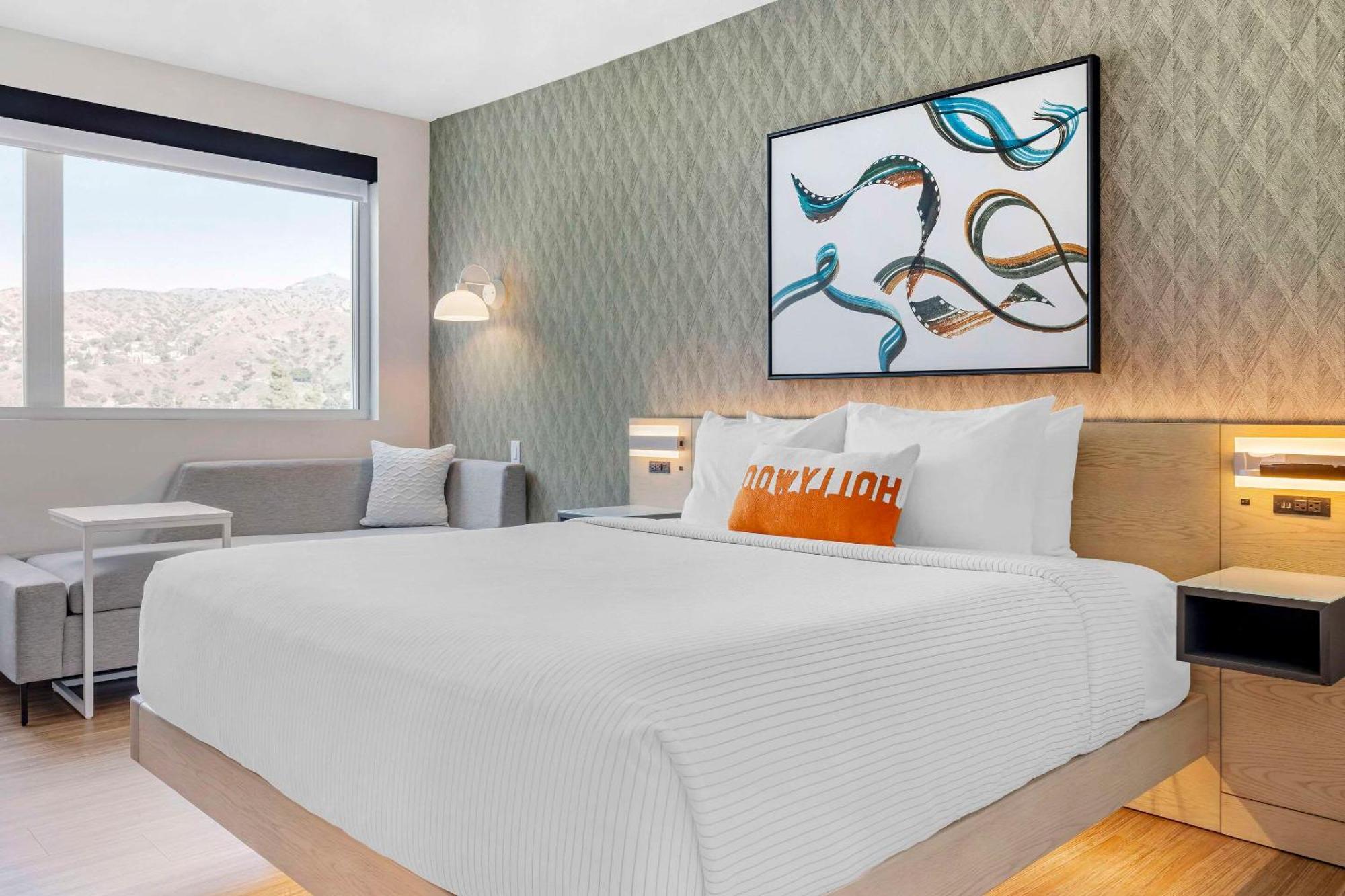Hotel Cambria Airport 4*