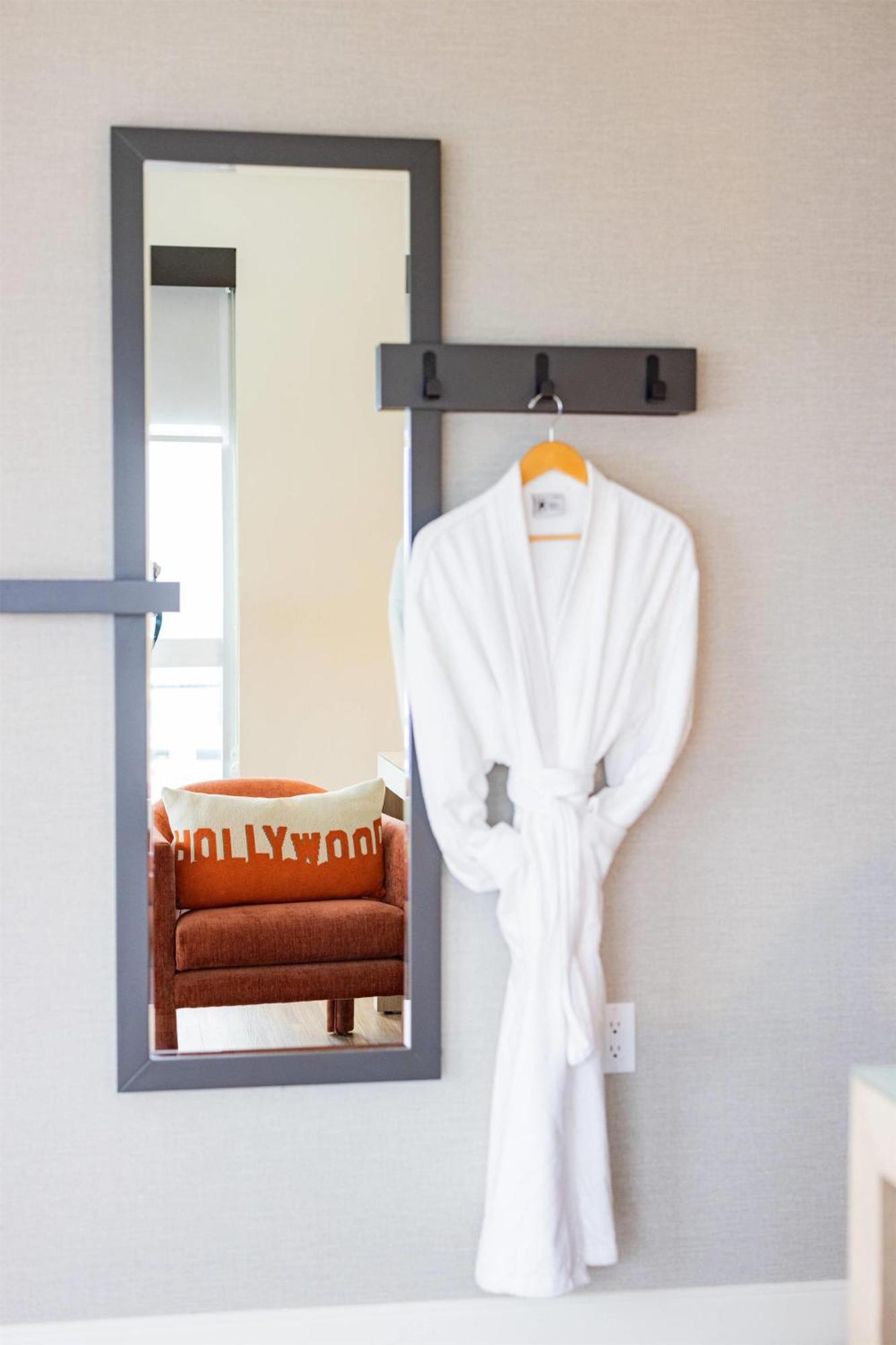 Hotel Cambria Airport 4*