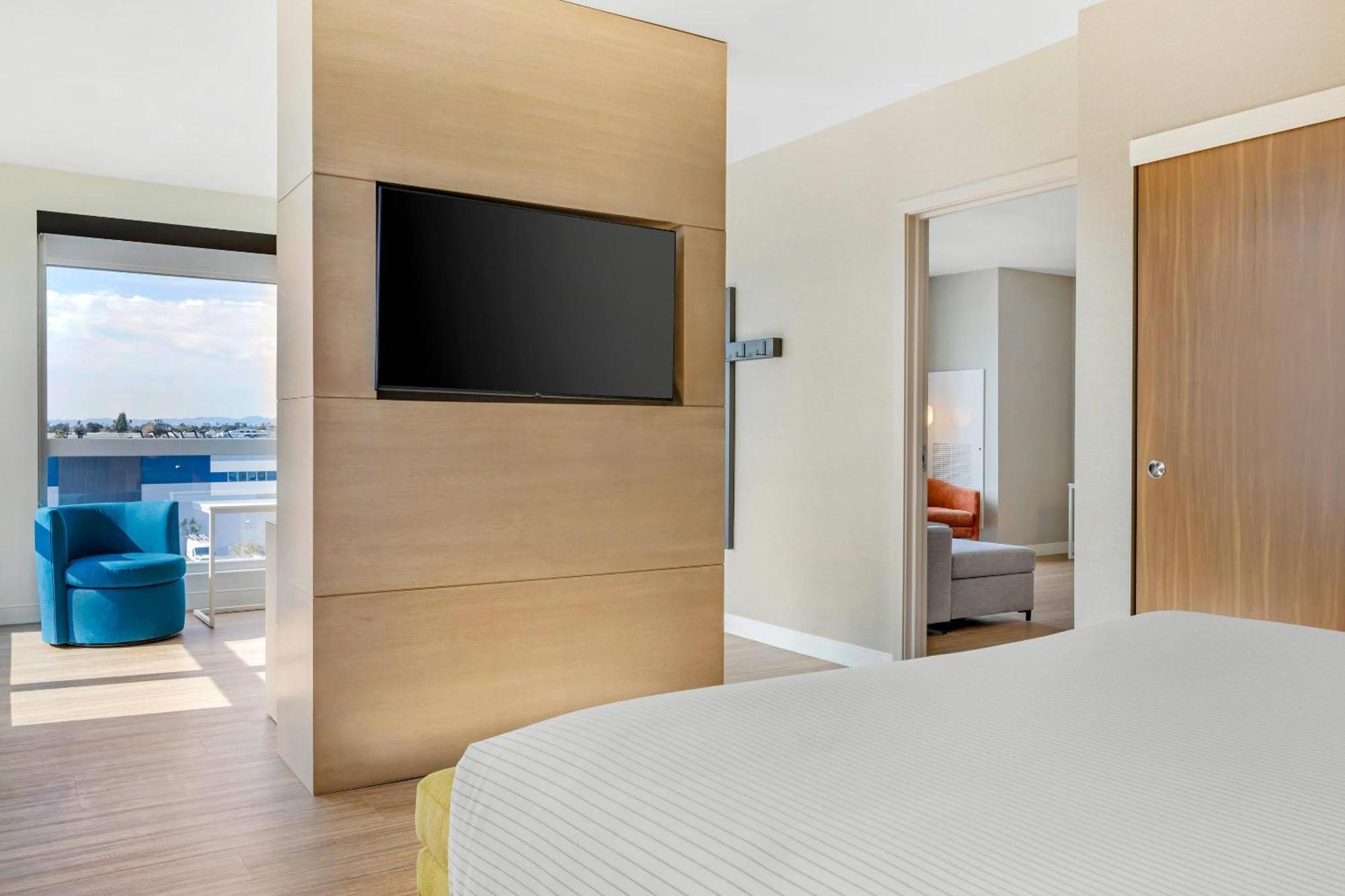 Cambria Airport Hotel