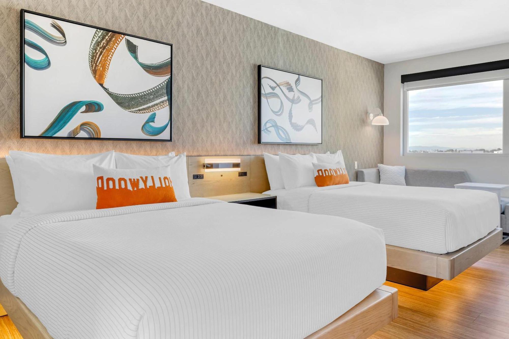 Cambria Airport Hotel 4*