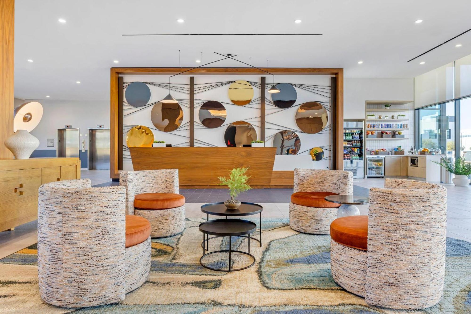 Cambria Airport Hotel 4*