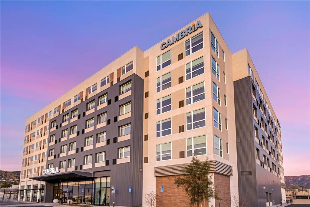Hotel Cambria Airport 4*